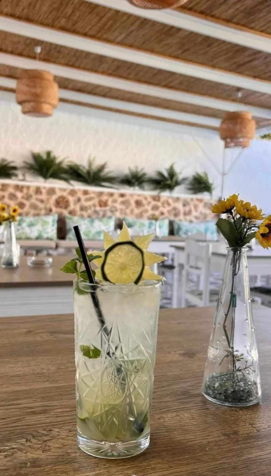 Bay'S Aparthotel Spetses Town Exterior photo